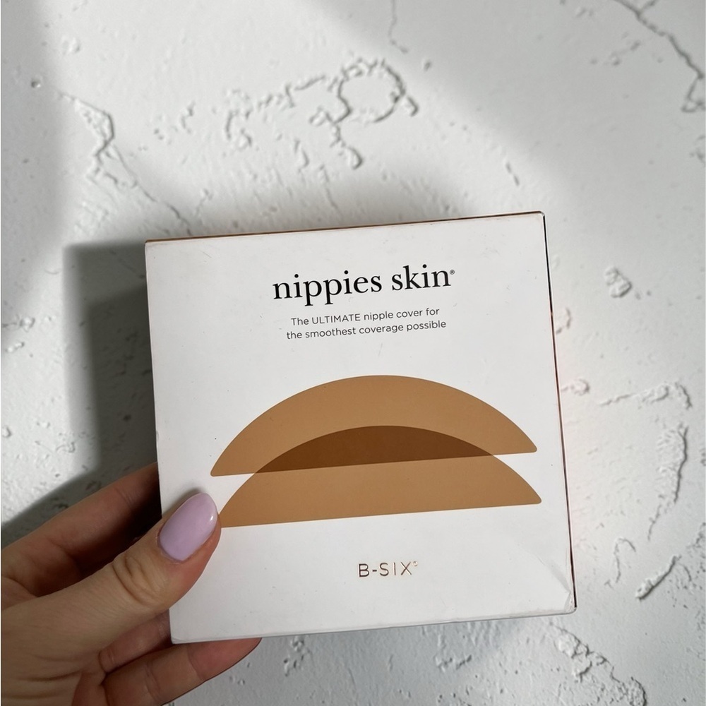 NWT Nippies skin D+ cups